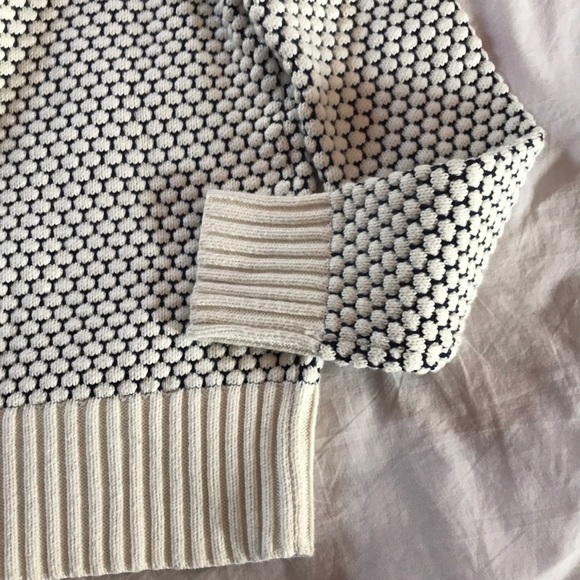 Banana Republic Sweater - Picture 5 of 6